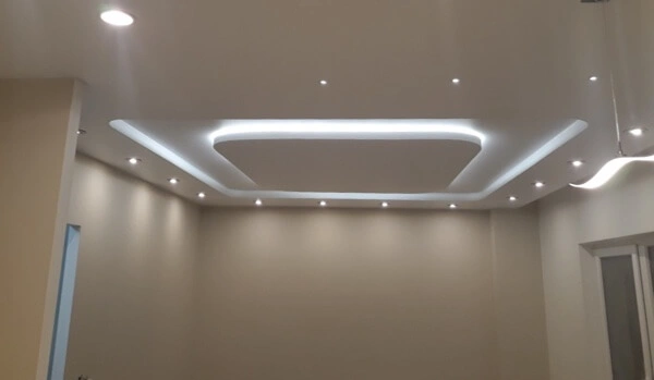 Dwupoziomowe sufity napinane z oświetleniem LED